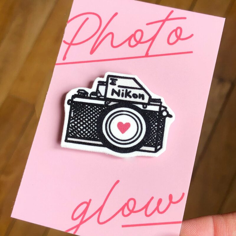 Pins appareil photo Nikon F - cadeau pour photographe - bijou accessoire vêtement fait main
